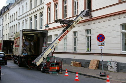 Moving Truck Lift. Photo by Johann H. Addicks. License: CC BY-SA 3.0.